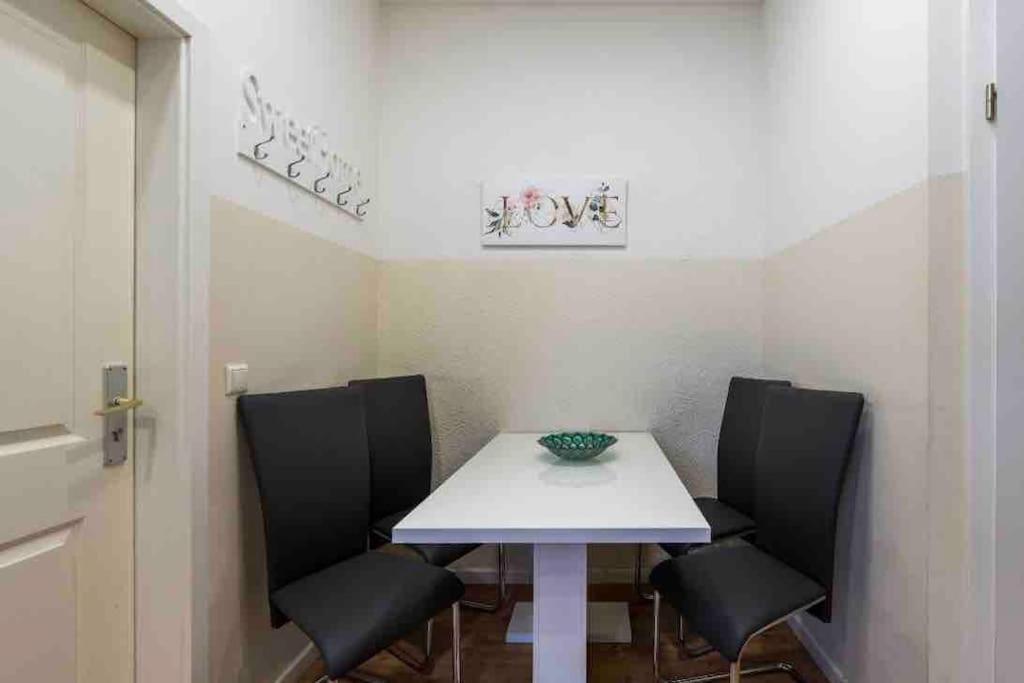 Big Fancy Apartments City Center ベルリン エクステリア 写真